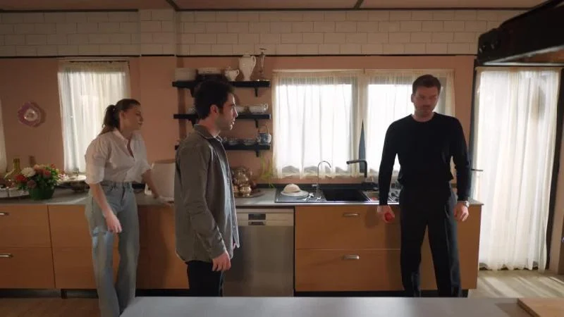 Кадры из сериала Семья (2023)